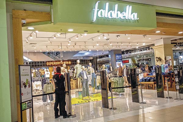 Fitch revisa perspectiva de Falabella de "negativa" a "estable", pero mantiene su calificación en "BB+"