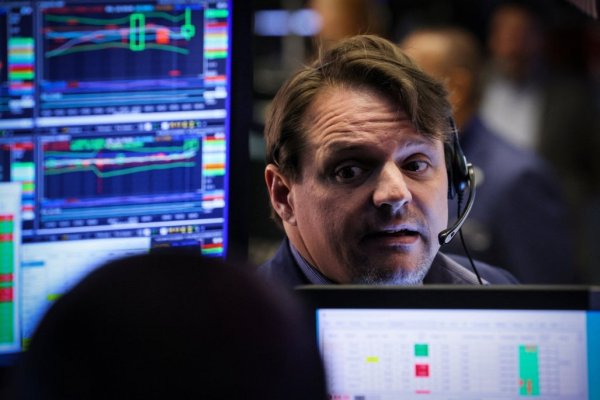 Wall Street repunta gracias a acciones tecnológicas tras caídas previas