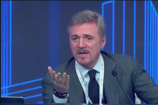 CEO de Enel presenta plan trienal y aborda concesión en Chile