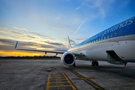 <p>Gobierno de Javier Milei derogó la norma que obligaba a las empresas estatales a volar por Aerolíneas Argentinas</p>