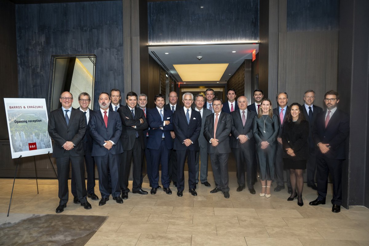 <p>Vino y comida chilena y más de 150 personas: la trastienda de la inauguración de Barros y Errázuriz en Nueva York</p>