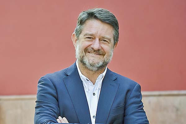Por casi diez puntos, Claudio Orrego se impone en la Metropolitana