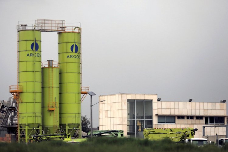 <p>Cementos Argos cierra uno de los negocios del año con venta de Summit Materials: obtiene US$ 2.900 millones por la operación</p>