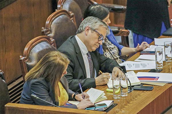 Proyecto de ley de Presupuestos pasa a comisión mixta con miras a plazo límite para aprobarlo este 29 de noviembre