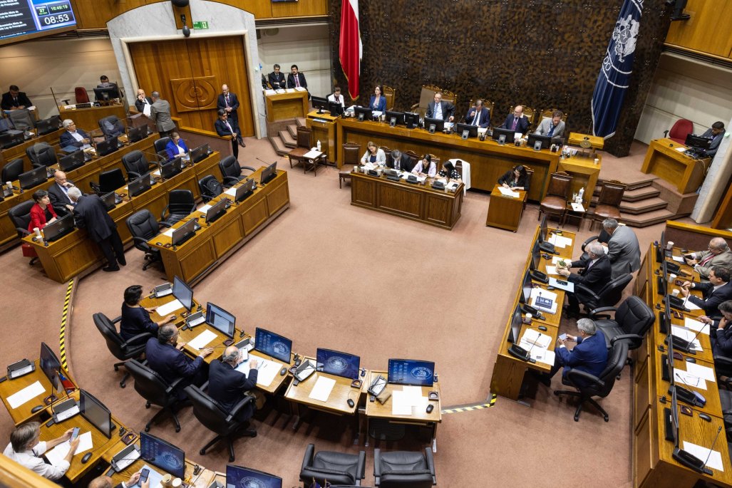 Reforma política busca eliminar partidos pequeños en Chile