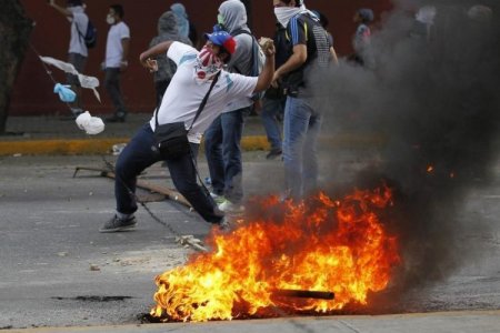 <p>EEUU impone sanciones a 21 funcionarios venezolanos por su rol en la represión electoral</p>