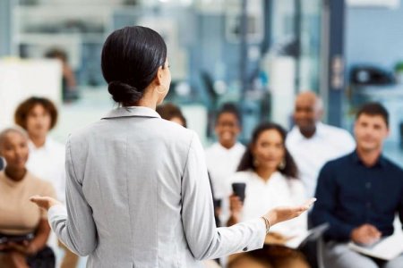 <p>Estudio de Rankmi revela que las mujeres de América Latina están menos satisfechas con su trabajo que los hombres</p>