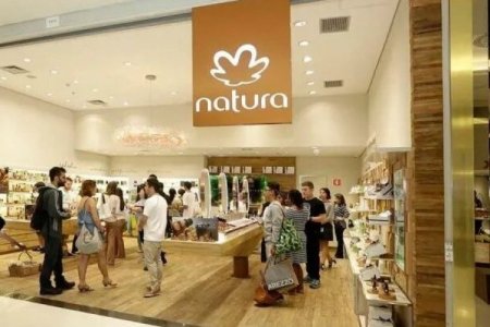 <p>Scotiabank advierte que, pese a acuerdo con acreedores, el futuro de Avon es incierto: "O se vende o Natura sigue enfrentando sus desafíos estructurales"</p>