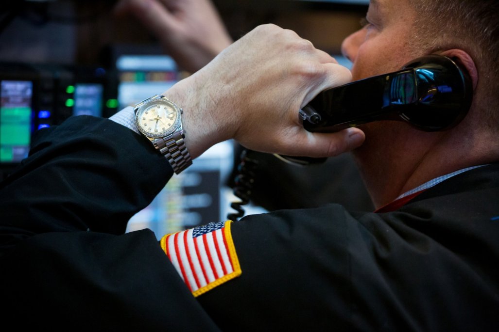 Wall Street abre al alza y tasas de bonos en descenso
