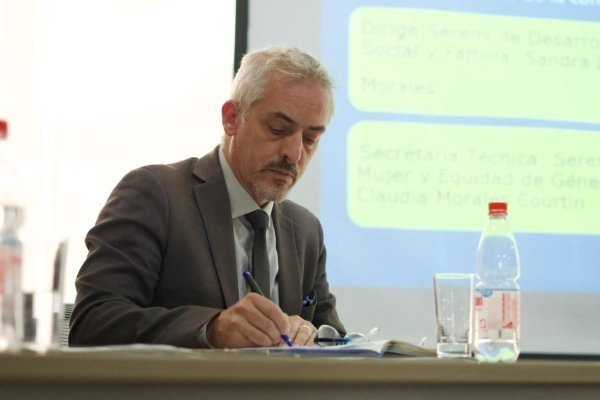 <p>Director de Migraciones: Acceso a la educación "no debe priorizarse por condición nacional" ni extranjera</p>