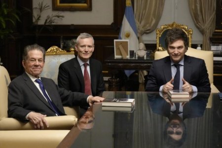 <p>Economista de EEUU, asesor de Trump, recomienda a Milei levantar restricciones cambiarias</p>