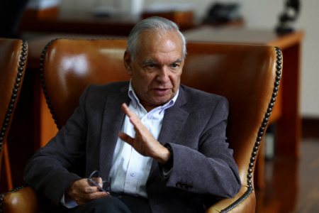 <p>Petro pide la renuncia de su ministro de Hacienda y dispara el tipo de cambio por mayor incertidumbre</p>