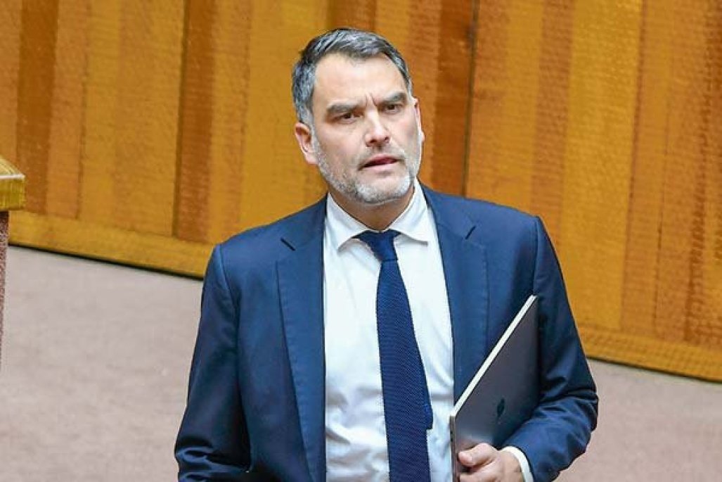 Senador Macaya critica al gobierno por expectativas sobre devoluciones de Isapres