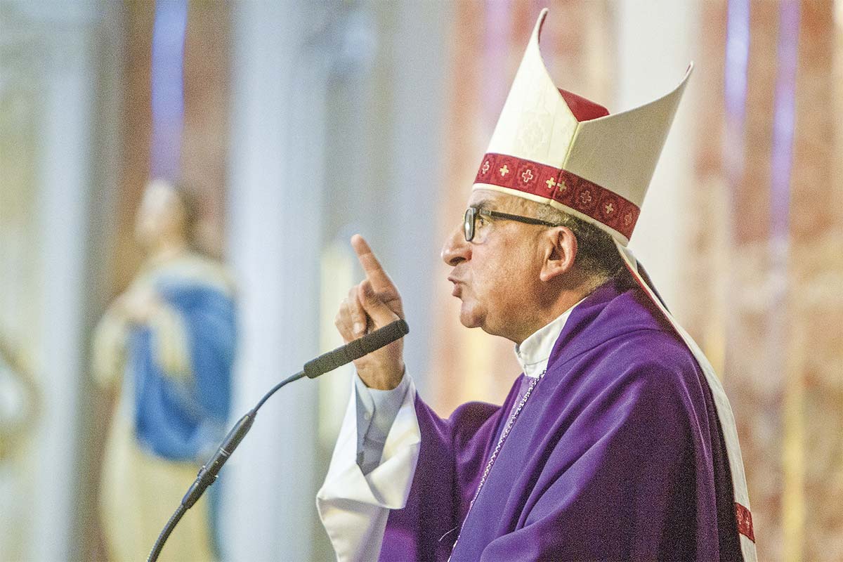 <p>Monseñor Chomali está en Roma: es creado Cardenal ¿y definirá también al nuevo rector UC?</p>