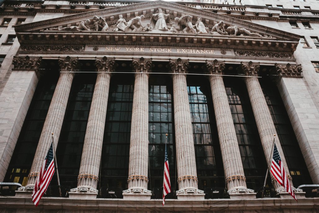 Wall Street enfrenta incertidumbre ante tensiones en Medio Oriente y datos de inflación