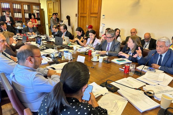 Reajuste salarial del sector público avanza en su discusión legislativa
