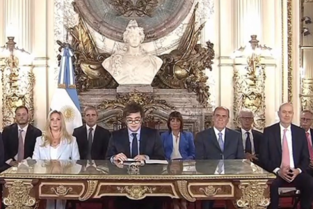 <p>Milei cierra su primer año con más promesas: una drástica baja de impuestos y levantar el cepo en 2025</p>