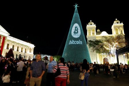 <p>El Salvador relajará sus reglas para el bitcoin para impulsar un acuerdo de US$ 1.300 millones con el FMI</p>