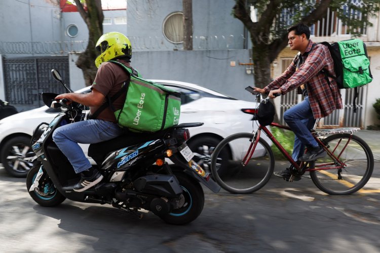 <p>Senado mexicano aprueba reforma para regular a trabajadores de plataformas digitales</p>