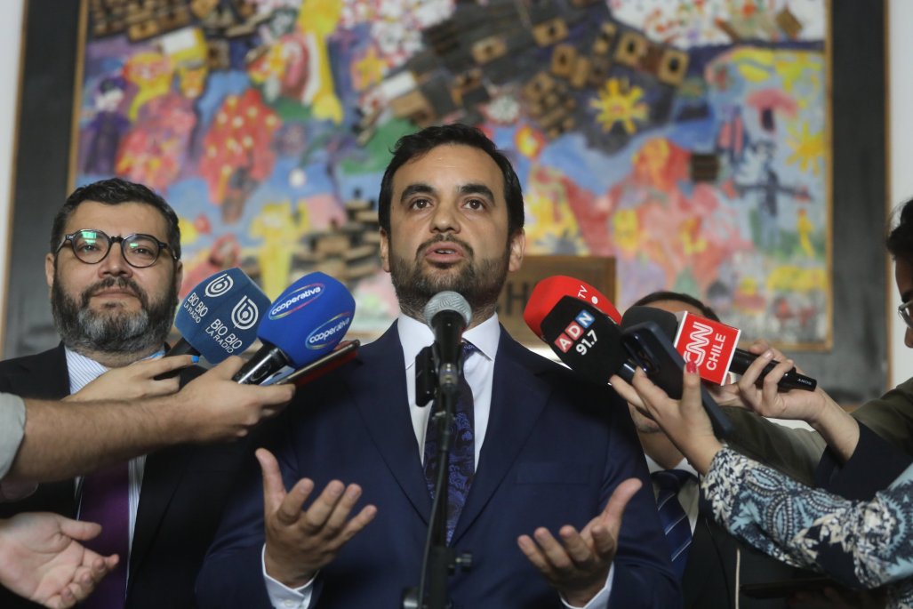 Confusión en trámite de enrolamiento genera aglomeraciones en Estación Central