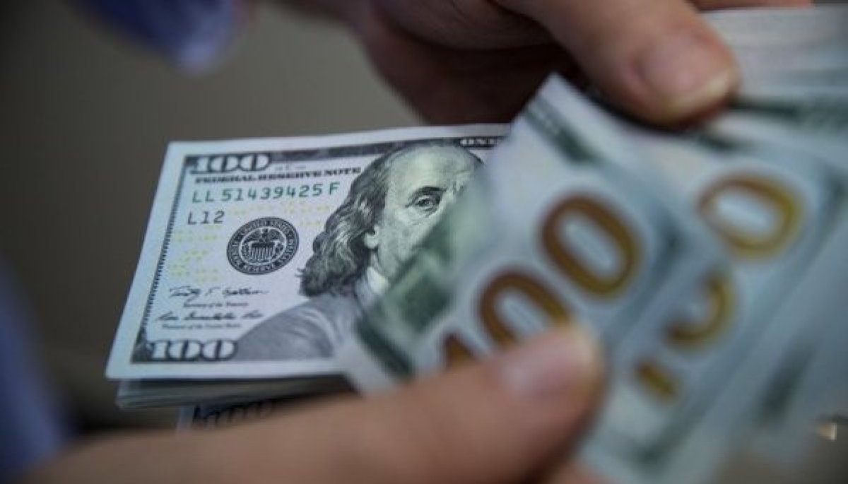Dólar abre levemente al alza ante retroceso del cobre y al comienzo de semana clave de bancos centrales