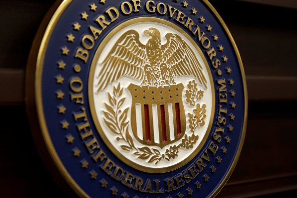 Reserva Federal de EEUU rebaja la tasa en 25 puntos y anticipa más recortes