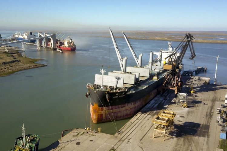 <p>Argentina: Cambios en Hidrovía llama la atención de nuevos sectores que ven oportunidades en la ruta navegable</p>