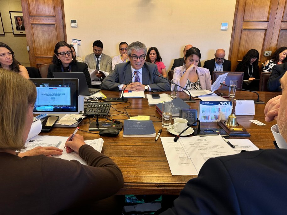Hacienda considera postergar reforma al impuesto a la renta hasta enero