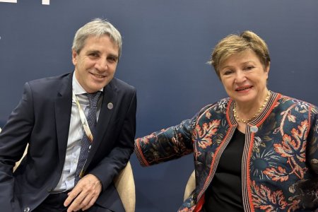 FMI confirma que negocia nuevo acuerdo con Argentina: fondos frescos, revisiones caídas y medidas