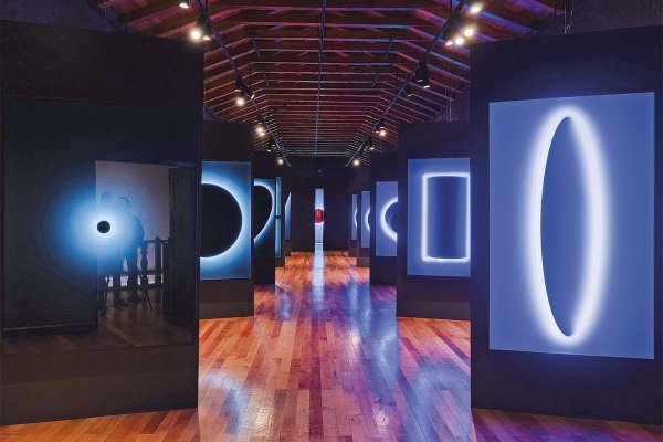 Luz y oscuridad: los objetos performativos de Javier Toro Blum