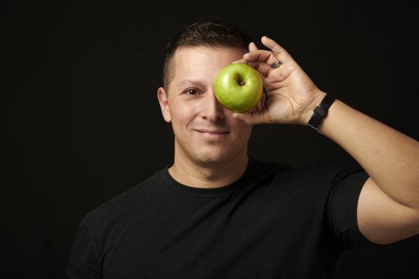 La política que se esconde en una fruta: historias que cuenta Federico Kukso