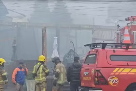 Avioneta cae en zona comercial de turística ciudad al sur de Brasil: estiman al menos nueve fallecidos