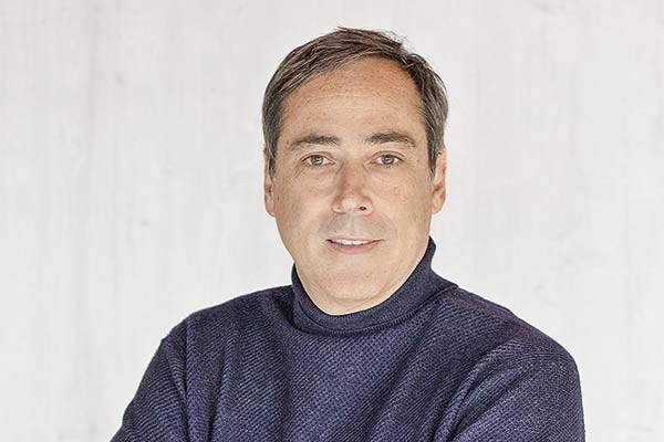 <p>Felipe Ramírez, country manager de AWS para Chile: “Si el cloud computing no existiera, la IA generativa solo estaría disponible para poquitas empresas”</p>