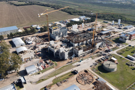 Argentina elige a inversionista estadounidense para impulsar sueño de inteligencia artificial con energía nuclear