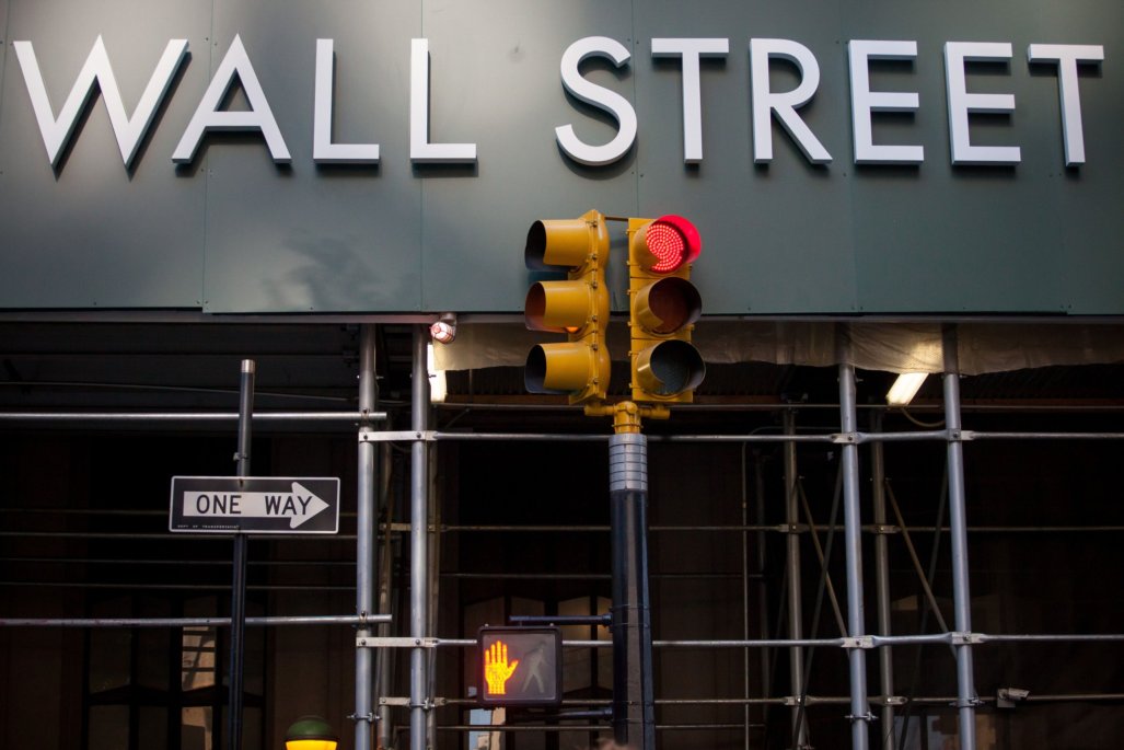 Wall Street cae y el IPSA pierde los 6.700 puntos en inicio de semana festiva