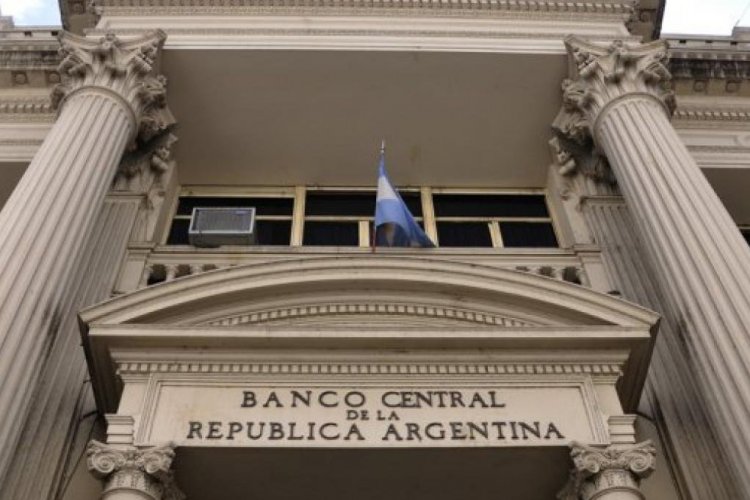 <p>Banco Central de Argentina vendió casi US$ 600 millones este jueves, el monto más alto en cinco años</p>
