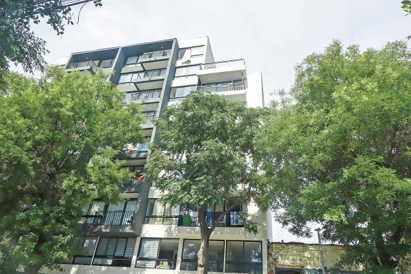 Una liquidación, transferencias a Panamá y US$ 20 millones en disputa: las esquirlas de un polémico edificio en Santiago Centro