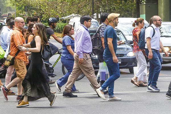 Cifras de la industria y el comercio dejan dudas y economía habría crecido bajo el 2% en noviembre