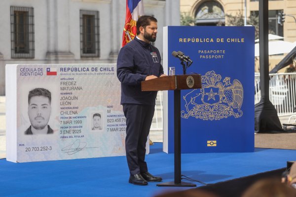 Nuevo pasaporte impide a chilenos acceder al programa Visa Waiver que facilita el ingreso a EEUU