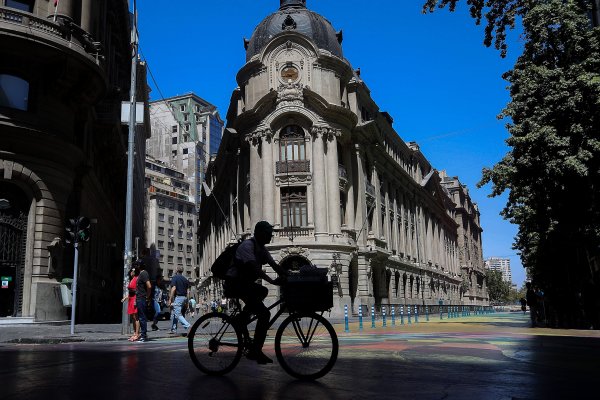 IPSA inicia el año con leve alza y se mantiene sobre los 6.700 puntos