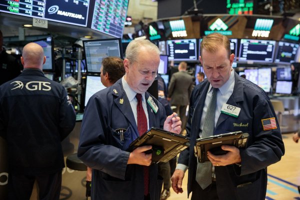 IPSA muestra leve alza mientras Wall Street se recupera de caídas