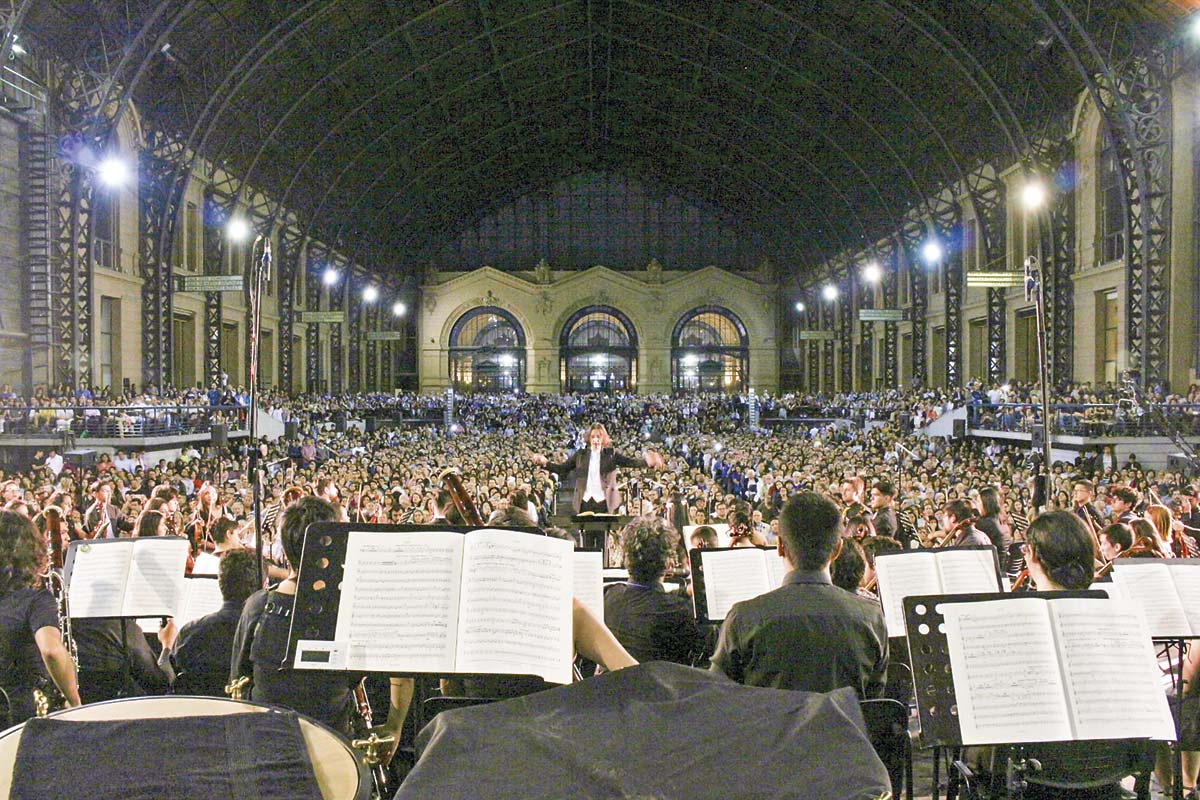 <p>Guía de Ocio: Concierto por la Hermandad en el Centro Cultural Estación Mapocho y María Callas llega al cine</p>
