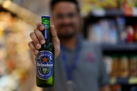 Presión social frena venta de bebidas sin alcohol, según un estudio de Oxford