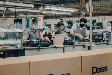 El fabricante de zapatillas Adidas cierra una sus plantas en Argentina y centraliza su operación en Misiones