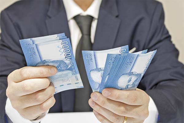 Hacienda reduce ventas de dólares a la mitad en 2024