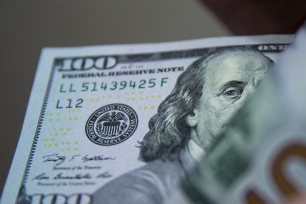 El dólar se fortalece tras caída del IPC en Chile y datos positivos de EEUU