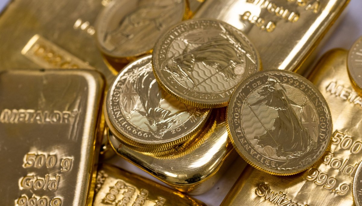 El oro avanza ante incertidumbre económica y aranceles