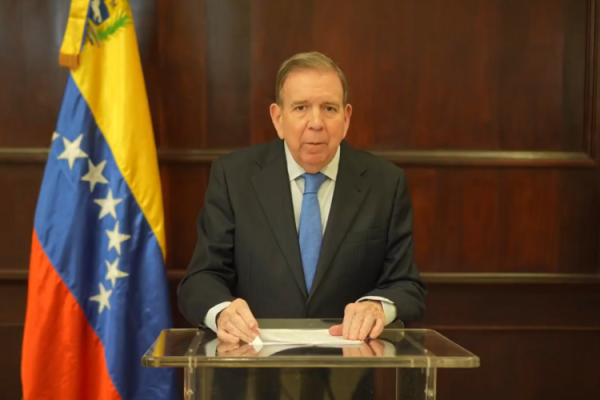 <p>Edmundo González asegura estar "listo para el retorno seguro" y pide a las FFAA desconocer órdenes de Maduro</p>