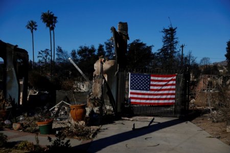 Incendios forestales de California podrían ser el desastre más costoso en la historia de EEUU, dice el gobernador