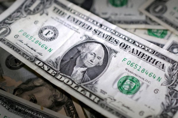 El dólar abre con leve baja en medio de respiro en la cotización internacional de la divisa